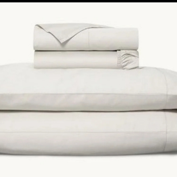 Boll and Branch Signature Hemmed Percale Calif King Sheet Set in Pale Pewter - Picture 3 of 9